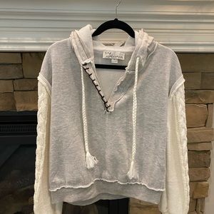 Comfy casual sweatshirt/shirt.